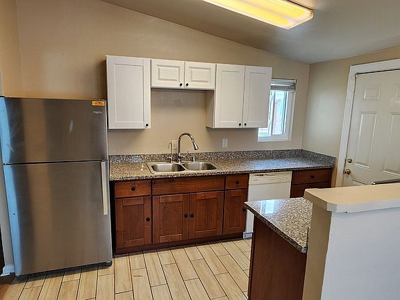 4th image of 6032 Cresenda Ave