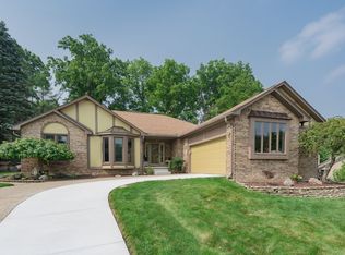 938 River Bend Dr, Rochester Hills, MI 48307