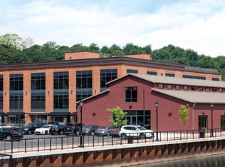 21 Lumber Rd #2-I, Roslyn, NY 11576