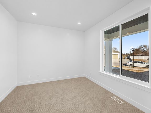 2nd image of 2662 Eagle Dr #1