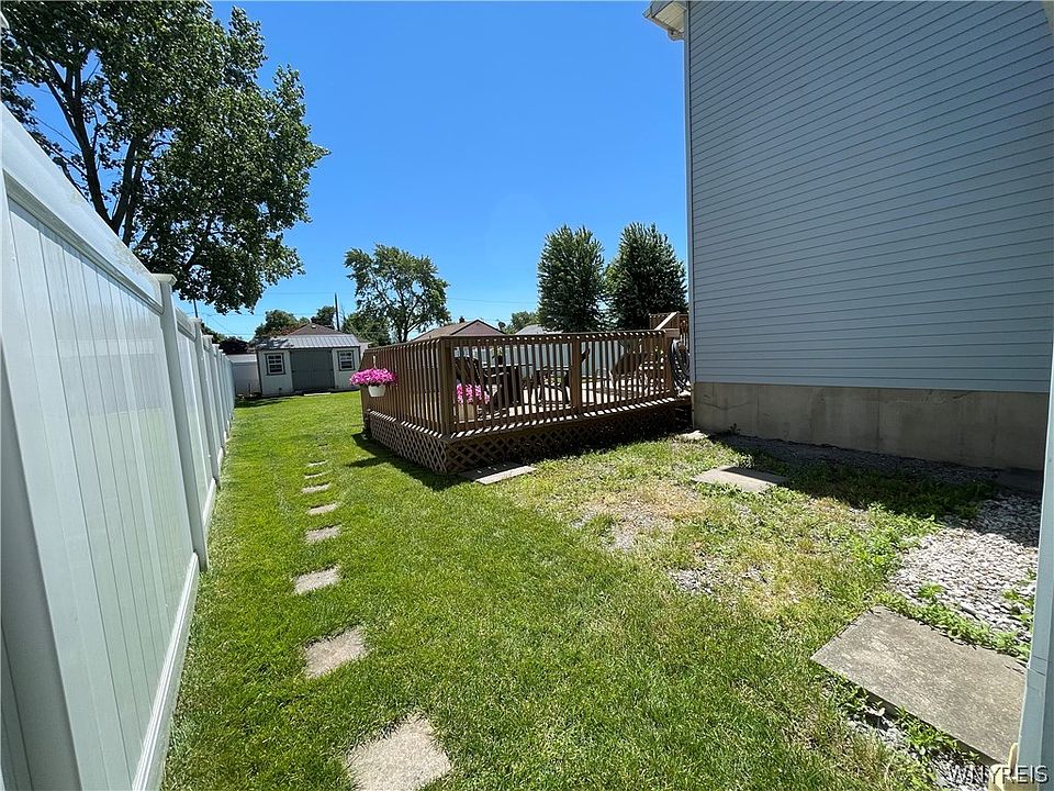 9131 Saint Johns Pkwy, Niagara Falls, NY 14304 Zillow