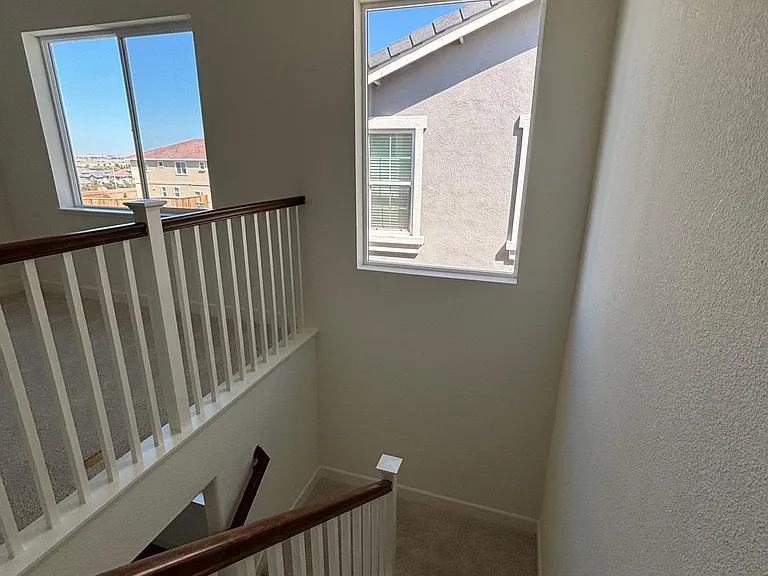 477 Trillium Ct — Photo 7