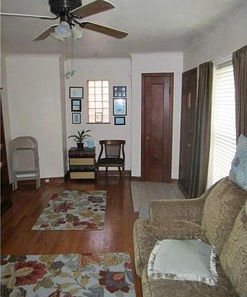 3rd image of 3725 Taft Ave