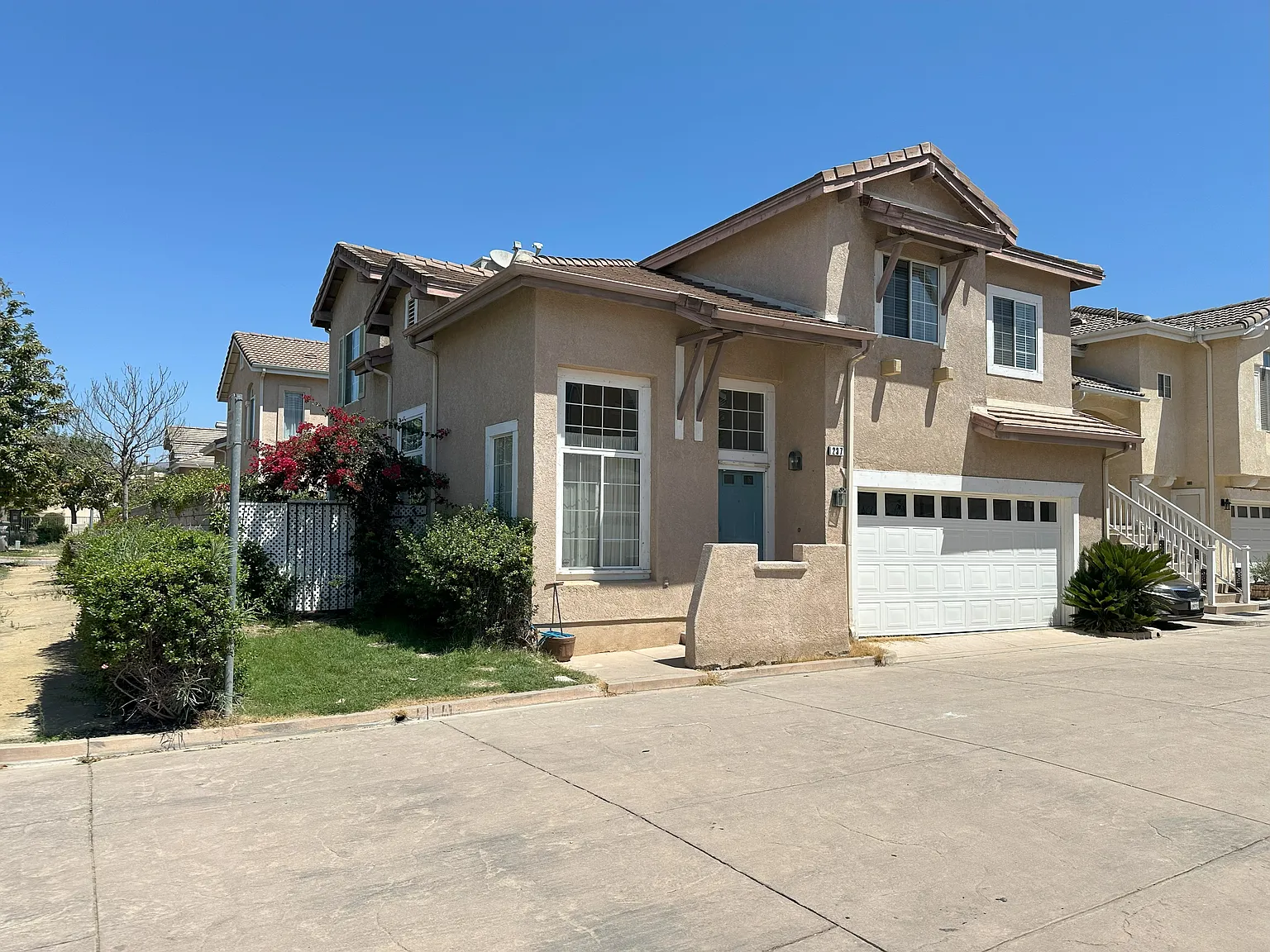 237 Spurwood Ln — Photo 1