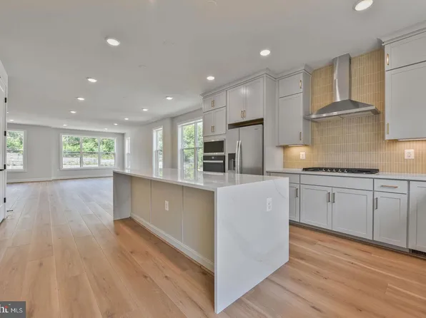 1605 Fellowship Sq, Reston, VA 20190