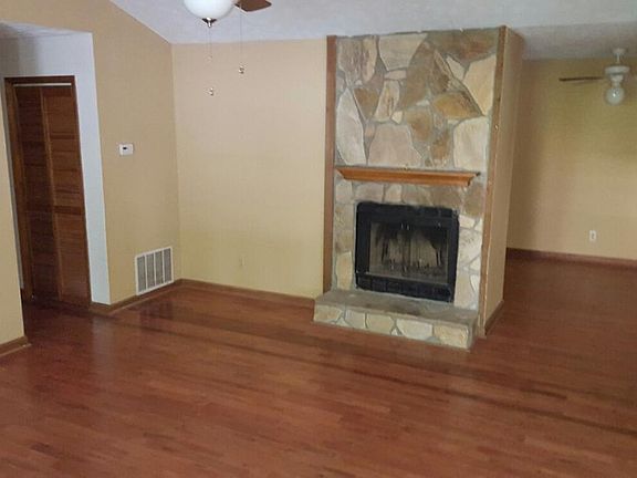 2nd image of 1568 Cherry Hill Ct SW