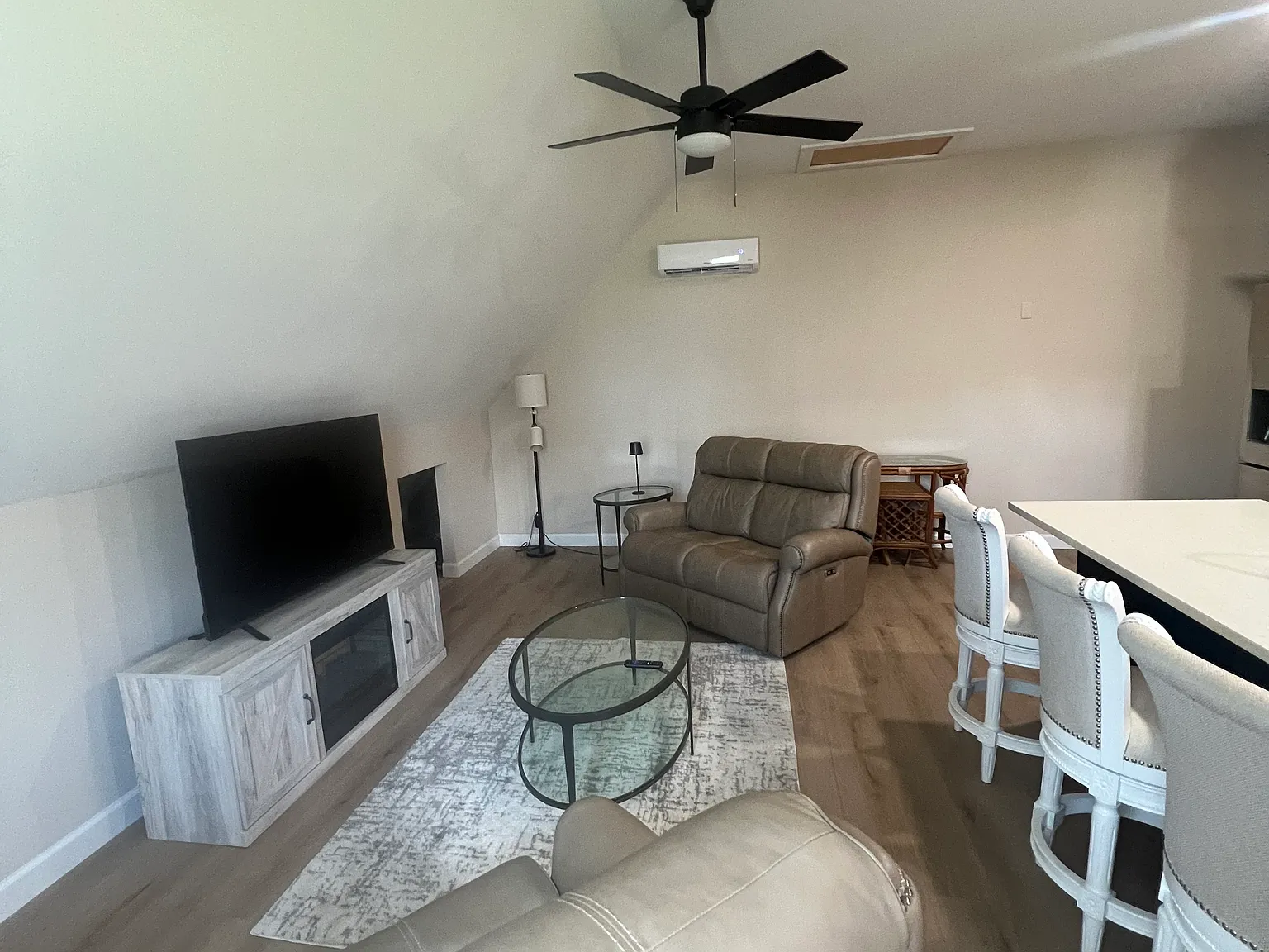 1 bed, 800 sqft, $1,650 — Photo 3