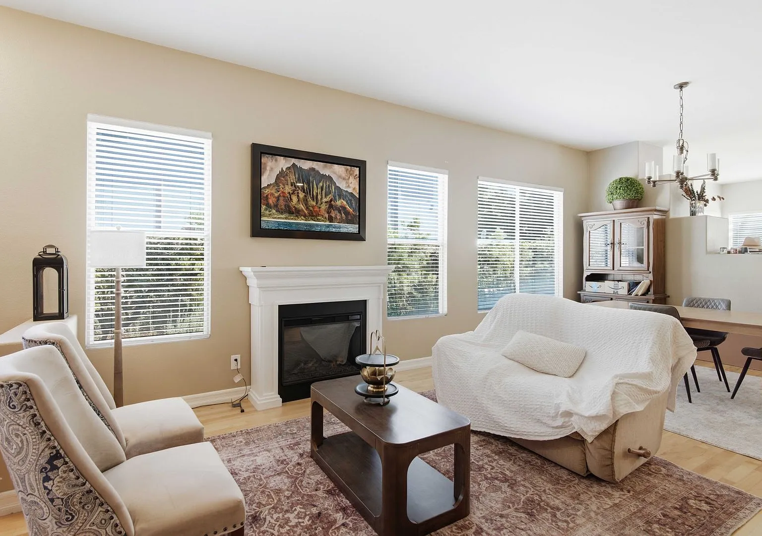 Gorgeous Single Story Home in Santa Clarita! — Photo 3