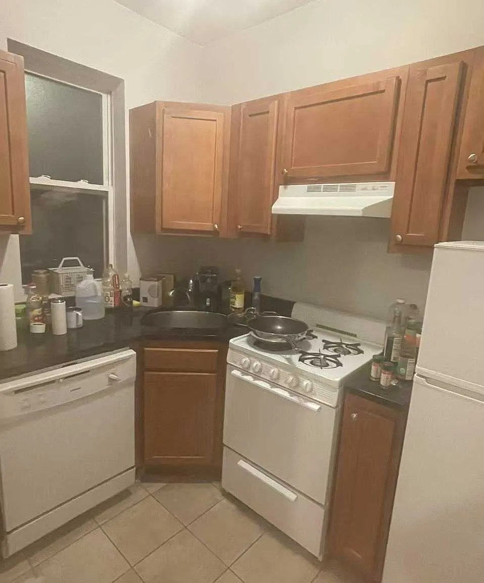 2 bed, $2,740 — Photo 2