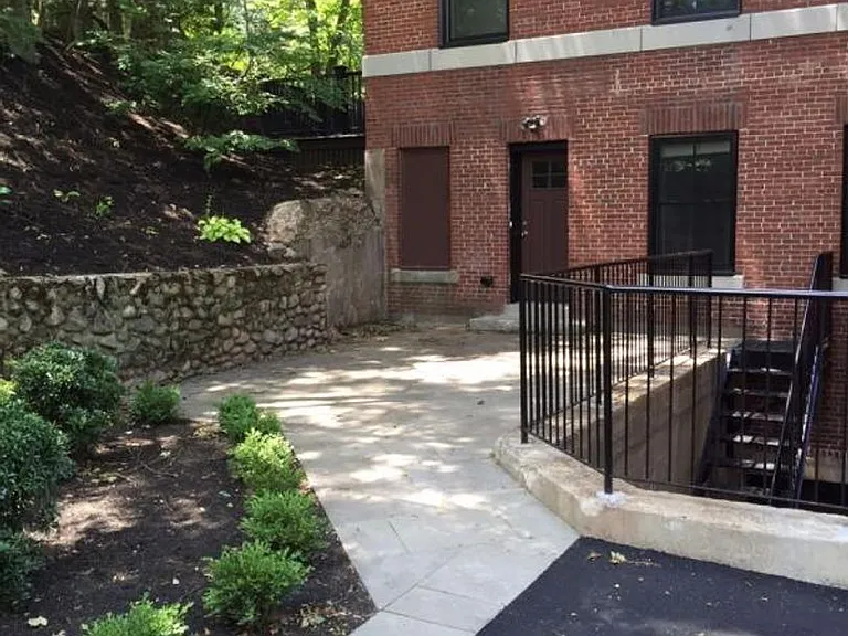 2044 Beacon St #1E — Photo 16