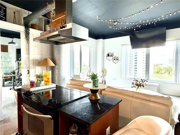 10 SW South River Dr APT 715, Miami, FL 33130