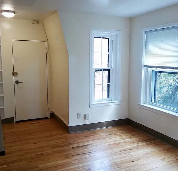 105 9th St SE #302 — Photo 3