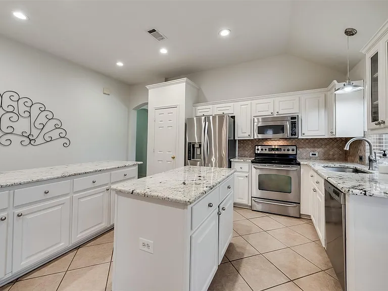 808 Amber Ct — Photo 22