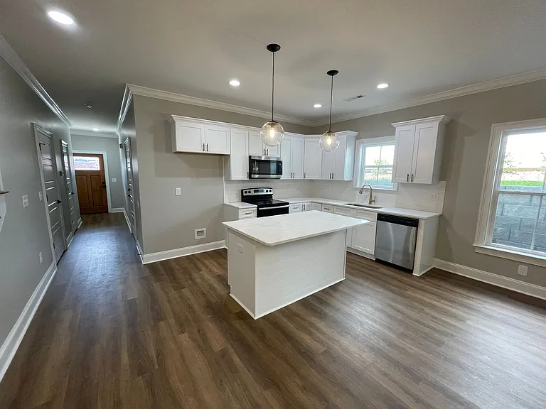 625 E 3rd St #11 — Photo 10