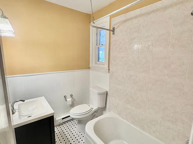 342 N 8th St — Photo 12
