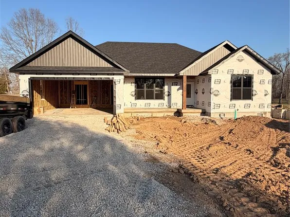 2228 Cherry Blossom Cir, Lebanon, MO 65536