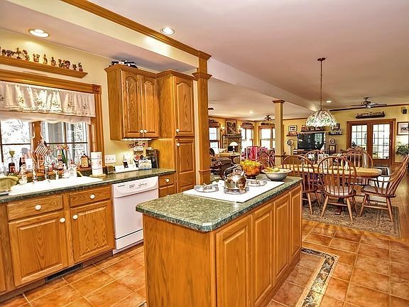 3rd image of 664 Greendale Ave
