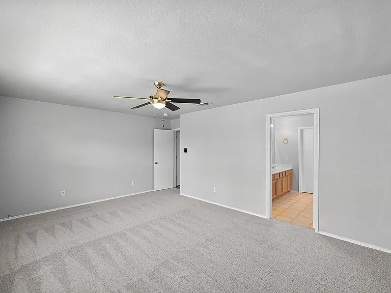 5012 Raymond Dr — Photo 9