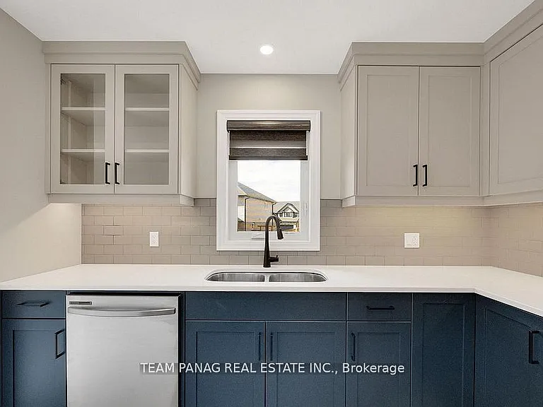 16 Berardi Cres — Photo 13