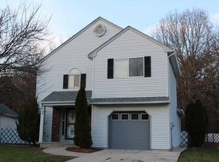 8 Jonathan Ct, Old Bridge, NJ 08857
