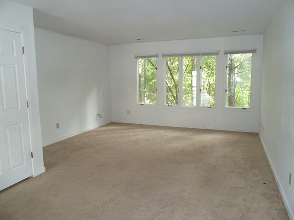 3rd image of 704 Martin Luther King Jr Blvd APT D9