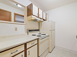 N83W13696 Fond Du Lac Ave APT 42, Menomonee Falls, WI 53051