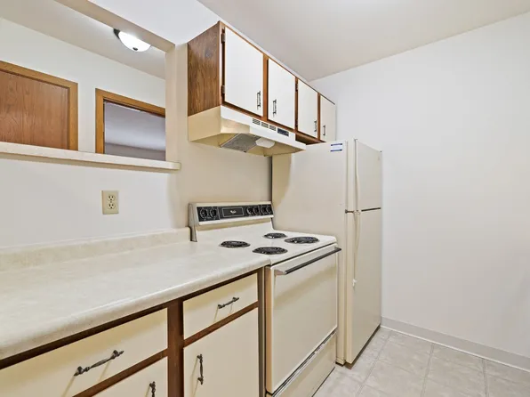 N83W13704 Fond Du Lac Ave APT 24, Menomonee Falls, WI 53051