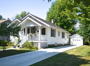 14 S Edward St, Mount Prospect, IL 60056