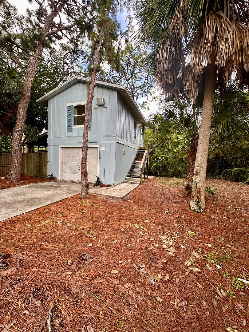 1104 59th Avenue Drive West — Photo 1