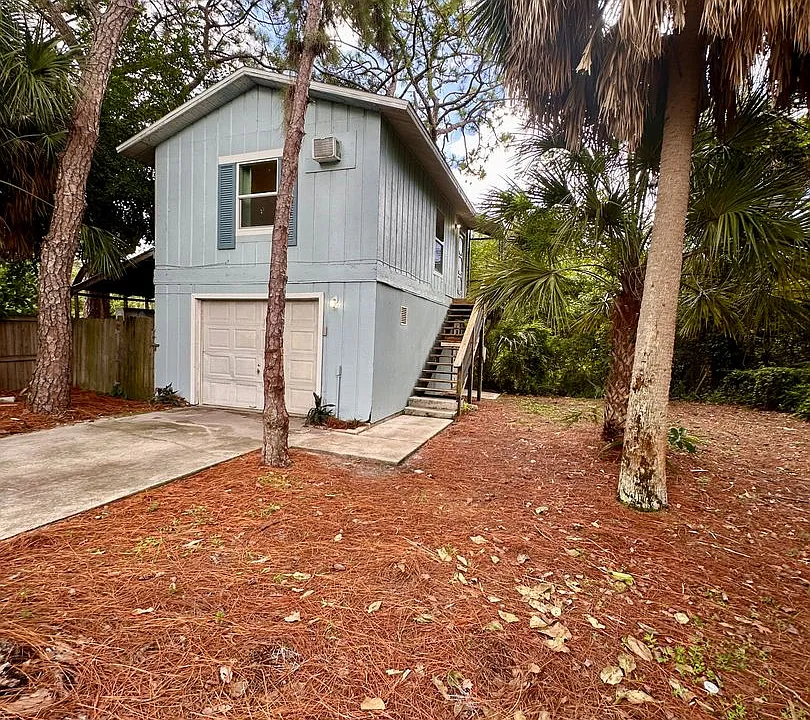 1104 59th Avenue Drive West