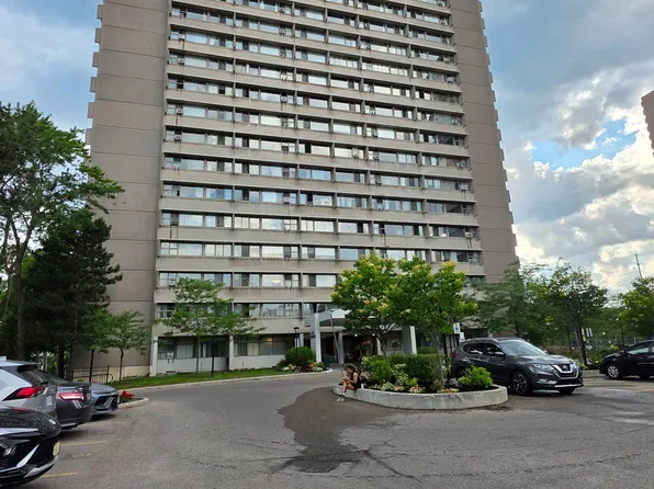 715 Don Mills Rd, Toronto, ON