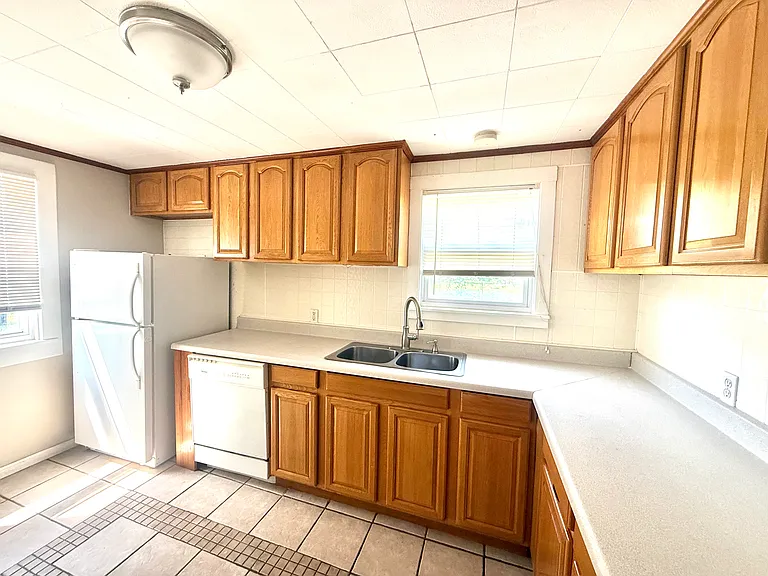 201 Mayville Tonawanda Town Left — Photo 6