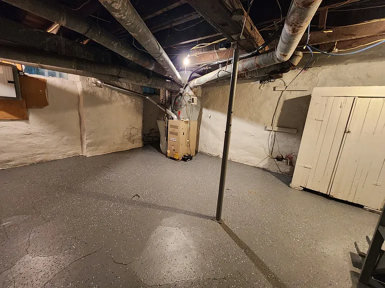 210 Radcliffe St — Photo 4