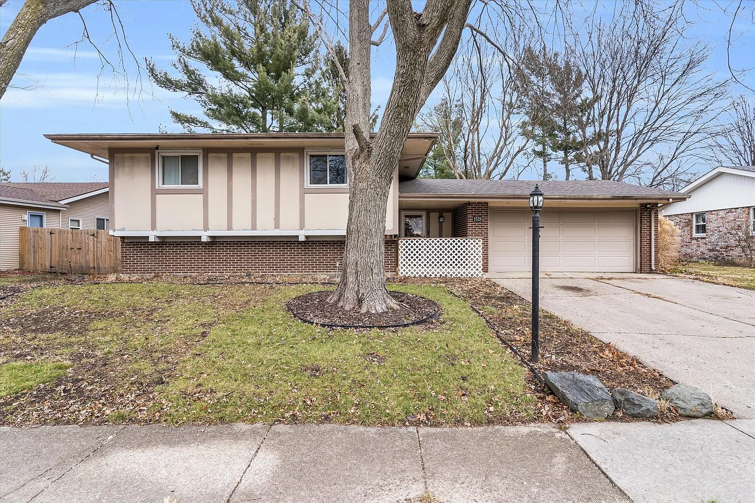 1528 Branch Dr photo 1
