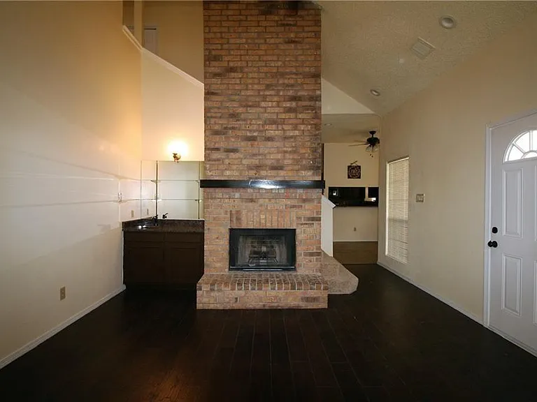 903 Ashmount Ln — Photo 5