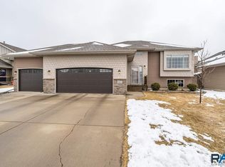 2304 S Ollerich Ave, Sioux Falls, SD 57106