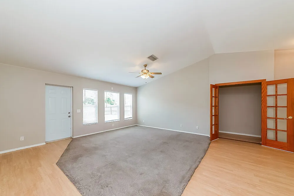 3 bed, 2.0 bath, 1812 sqft, $2,005 — Photo 3