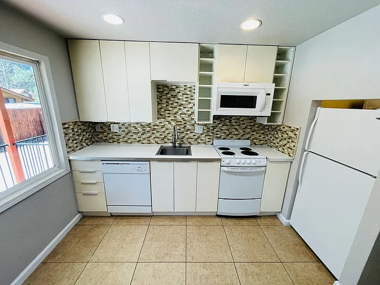 2583 Knox Ave #1 — Photo 5