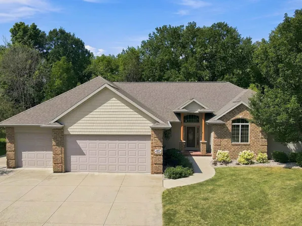 638 Miranda St, Combined Locks, WI 54113