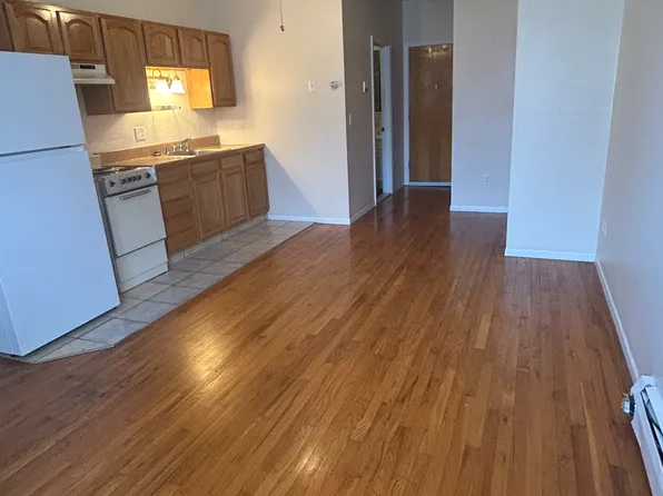 1455 Mineral Spring Ave APT 31, North Providence, RI 02904