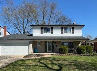 33838 Chatsworth Dr, Sterling Heights, MI