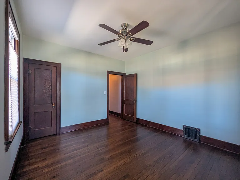 512 Lake St — Photo 17