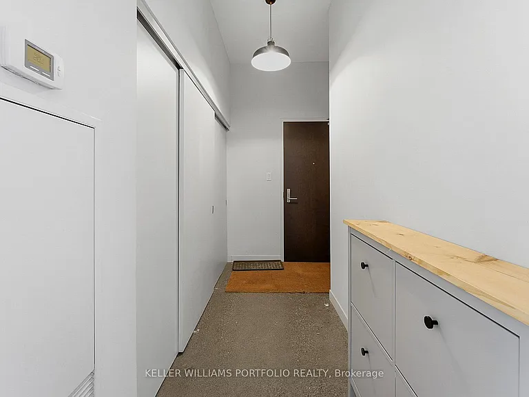 569 King St E #407 — Photo 3