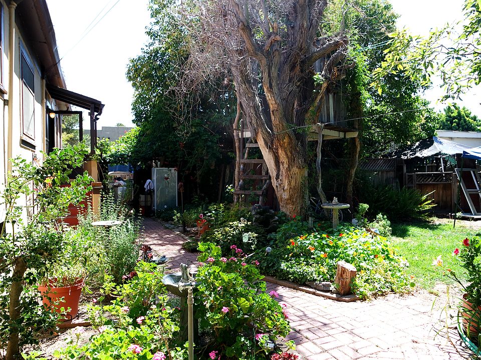 one of two fenced side yards