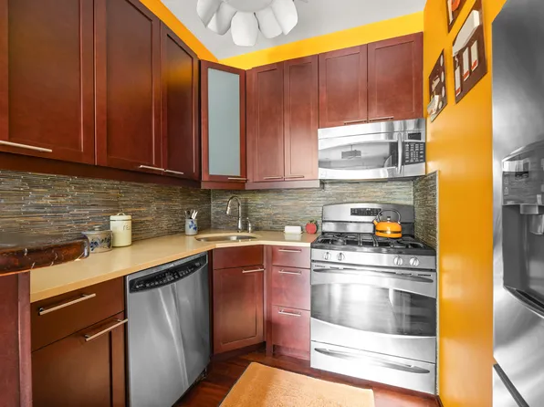 607 Manhattan Avenue image 8 of 16