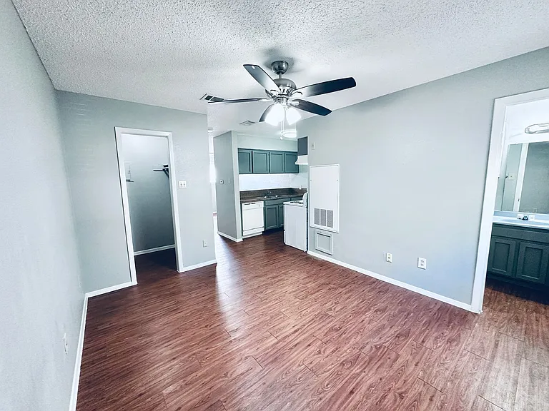 Awesome open Studio Apartments Close to Downtown — Photo 42