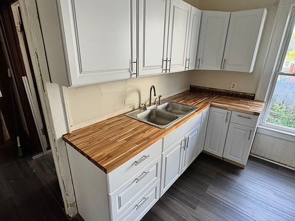 2nd image of 121 Sedgwick St #2