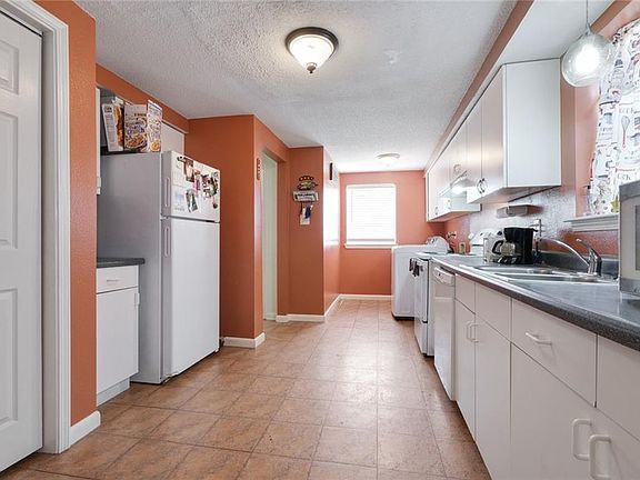 2nd image of 2504-06 Caswell Ln