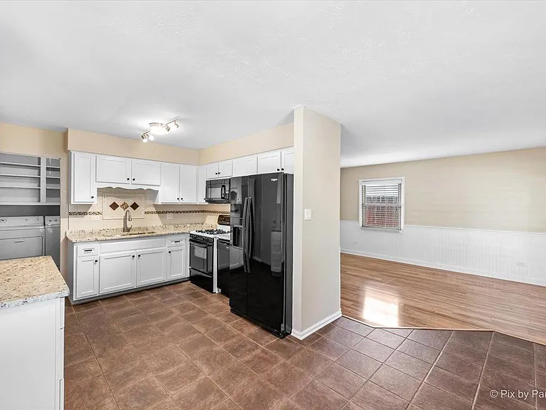 16731 Hilltop Ave — Photo 6