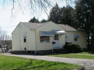 891 Hickory St, Waterloo, IA 50701